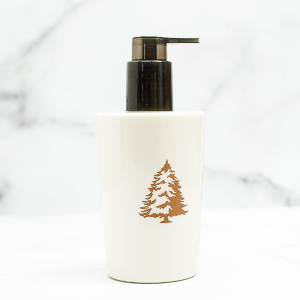 lotion-pour-les-mains-frasier-fir,thymes,frasier-fir,parfum-des-fetes,arome-de-sapin,frasier-fir,noel,temps-des-fetes,montreal,ahuntsic,casa-luca,boutique-casa-luca